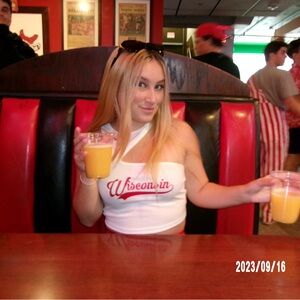 UW crop top